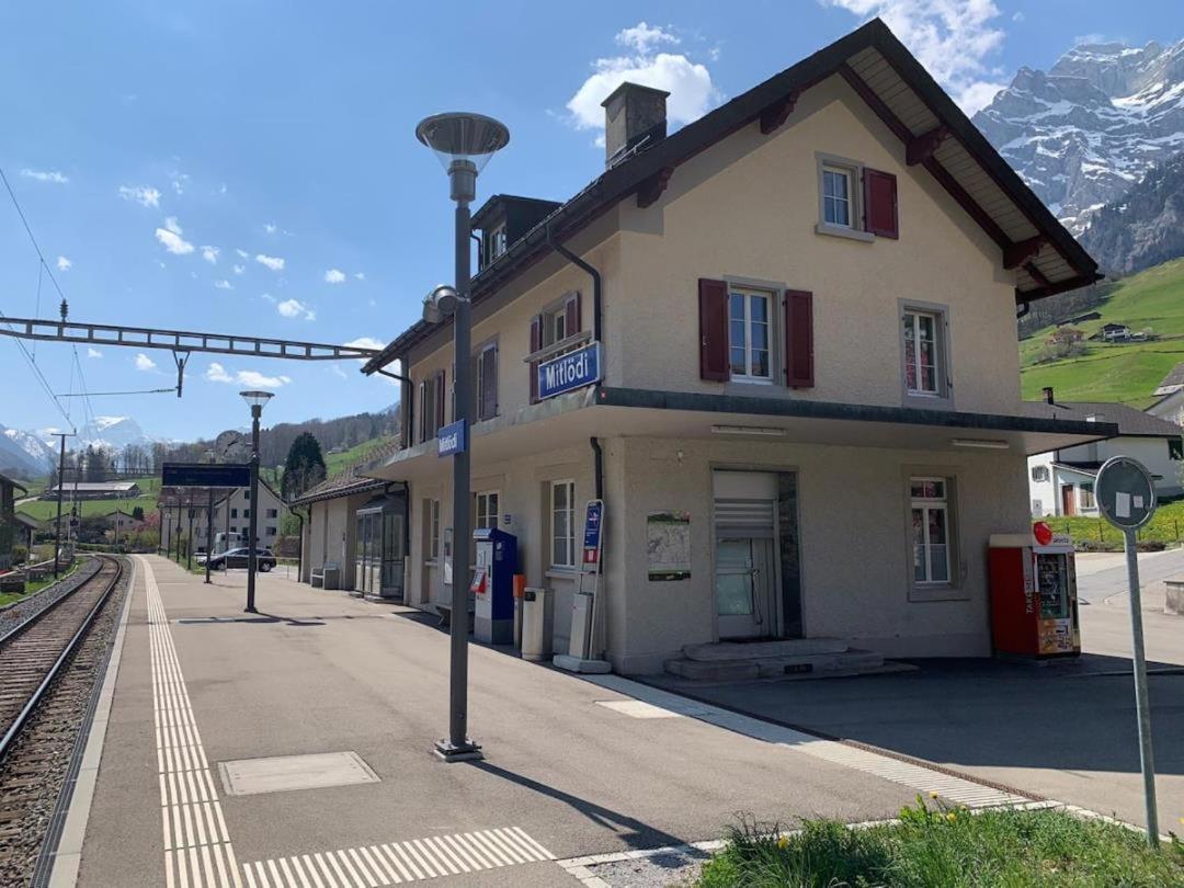 Revier Schlicht Und Bahnsinnig Mitlodi Bagian luar foto